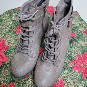 Ladies Le Chateau heeled boots, size 10